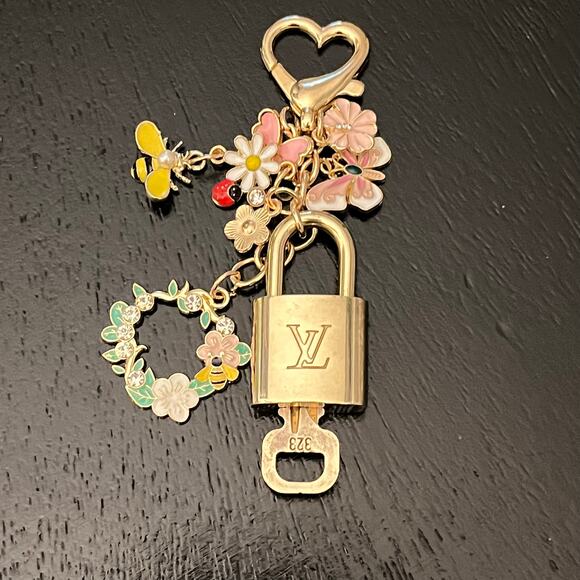 Louis Vuitton Lock & Key Set #323 with a Floral & Bee Charm Keychain/ Bag Charm - Picture 1 of 5